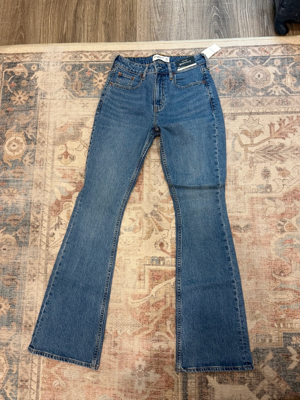 Abercrombie & Fitch Curve Love Mid-Rise Boot Cut Jean in Medium wash size 24